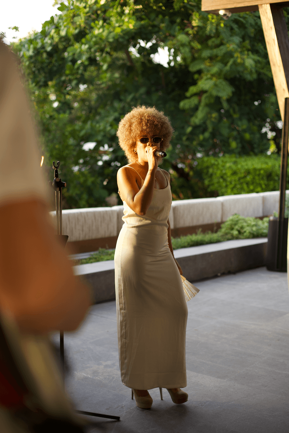 A performer at an In The Know event